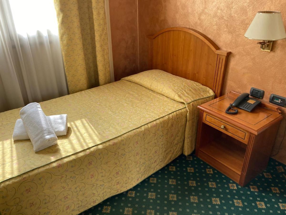 Hotel Visconti Melzo Eksteriør billede